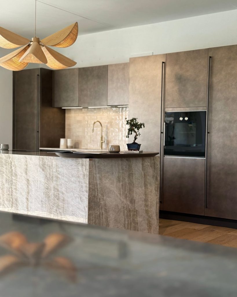 Villa 19.6 Cogolin Golfe de Saint-Tropez Cuisines intérieures extérieures CUISINES INDOOR - OUTDOOR Dressings aménagements